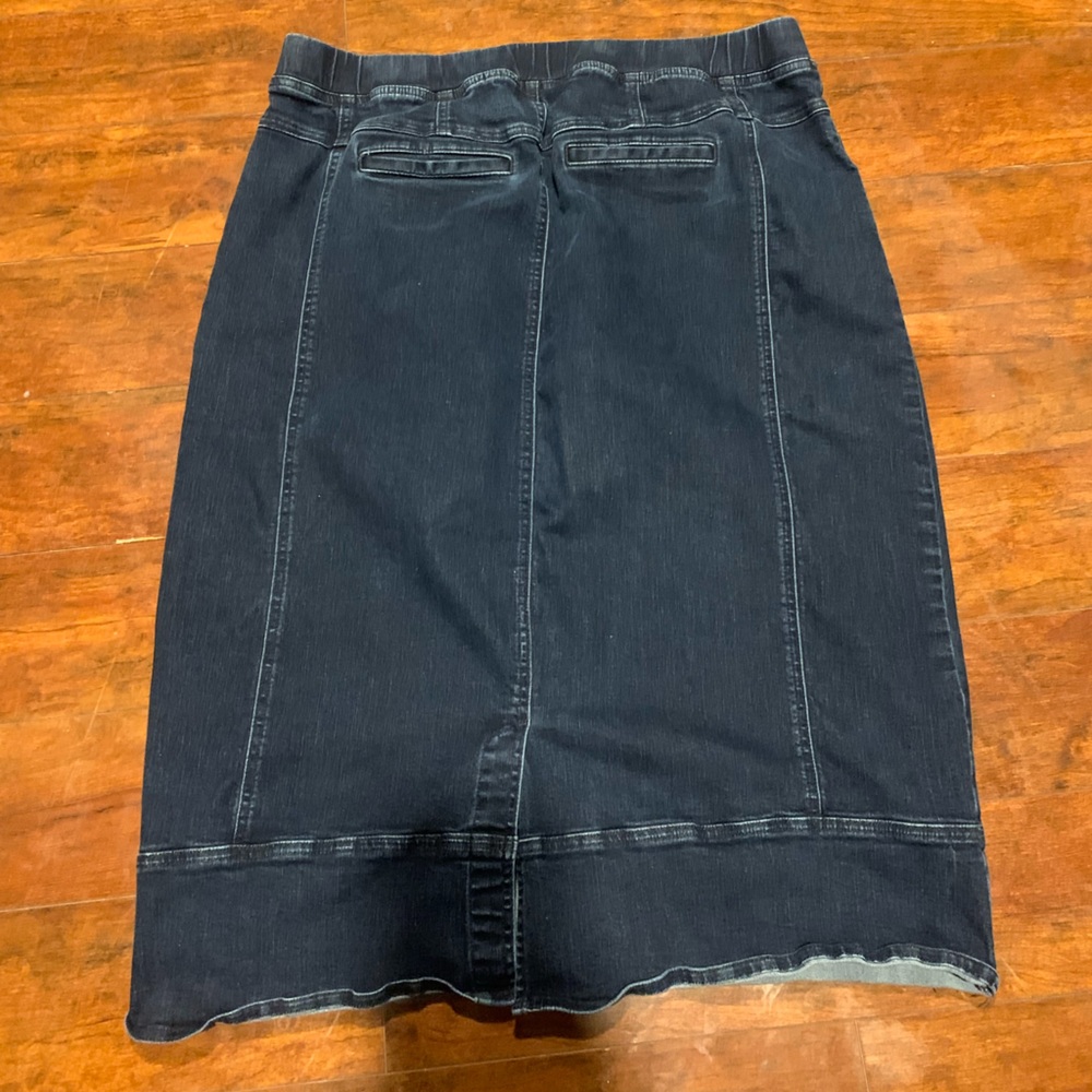 CJ Banks pull in denim skirt